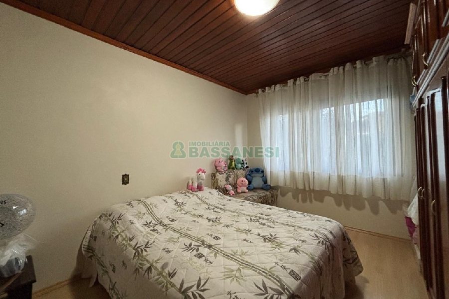 Casa com 630m², 3 dormitórios, 4 vagas, no bairro São Cristóvão em Caxias do Sul para Comprar