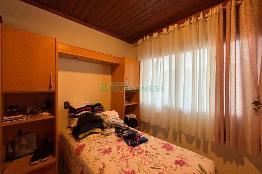 Casa com 630m², 3 dormitórios, 4 vagas, no bairro São Cristóvão em Caxias do Sul para Comprar