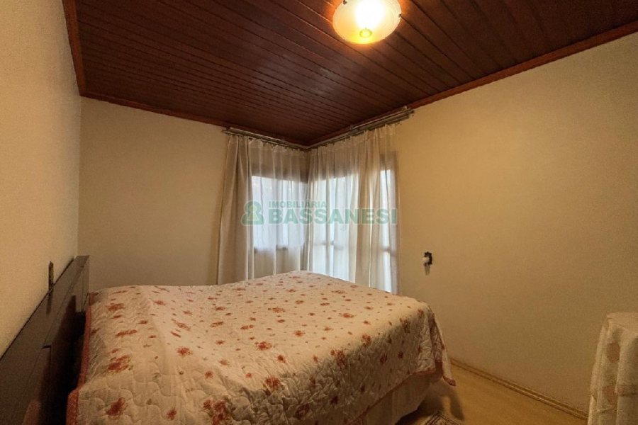 Casa com 630m², 3 dormitórios, 4 vagas, no bairro São Cristóvão em Caxias do Sul para Comprar