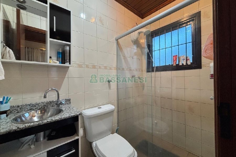 Casa com 630m², 3 dormitórios, 4 vagas, no bairro São Cristóvão em Caxias do Sul para Comprar