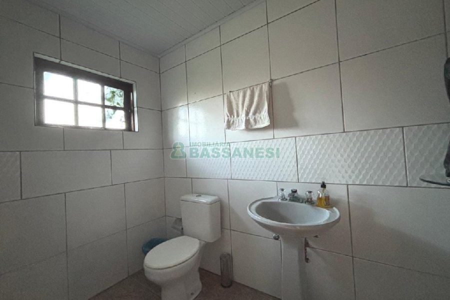 Casa com 630m², 3 dormitórios, 4 vagas, no bairro São Cristóvão em Caxias do Sul para Comprar