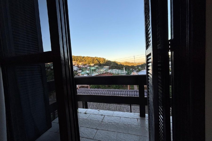 Casa com 630m², 3 dormitórios, 4 vagas, no bairro São Cristóvão em Caxias do Sul para Comprar