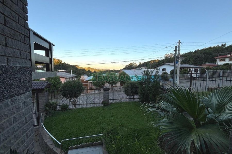 Casa com 630m², 3 dormitórios, 4 vagas, no bairro São Cristóvão em Caxias do Sul para Comprar