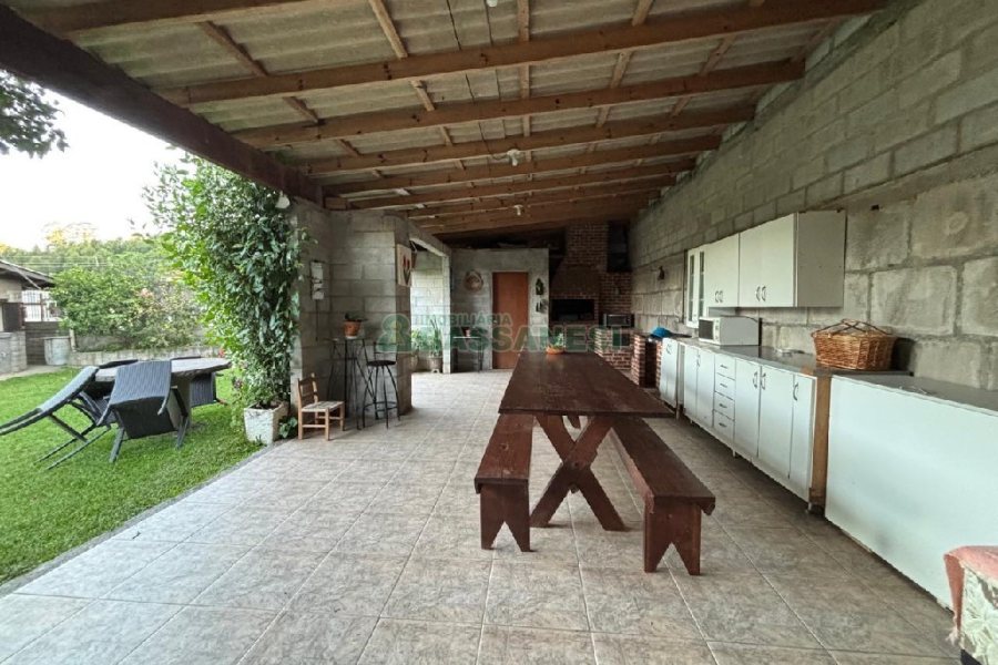 Casa com 630m², 3 dormitórios, 4 vagas, no bairro São Cristóvão em Caxias do Sul para Comprar