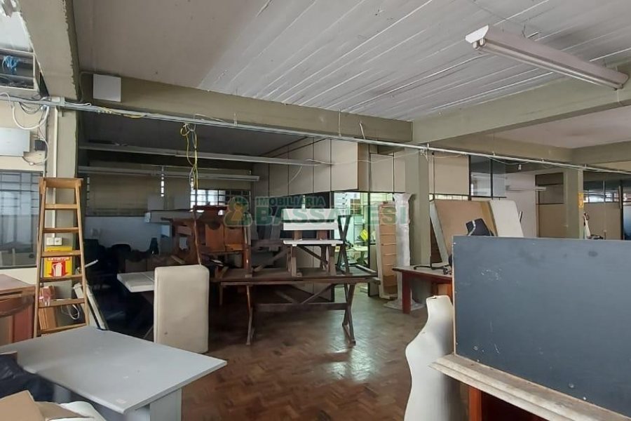 Pavilhão com 450m², no bairro Pio X em Caxias do Sul para Alugar