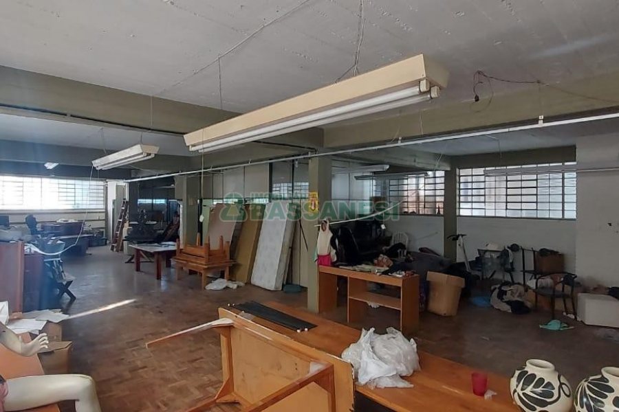 Pavilhão com 450m², no bairro Pio X em Caxias do Sul para Alugar