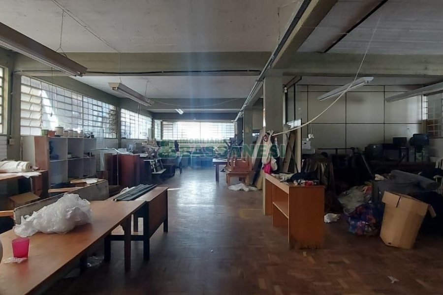 Pavilhão com 450m², no bairro Pio X em Caxias do Sul para Alugar