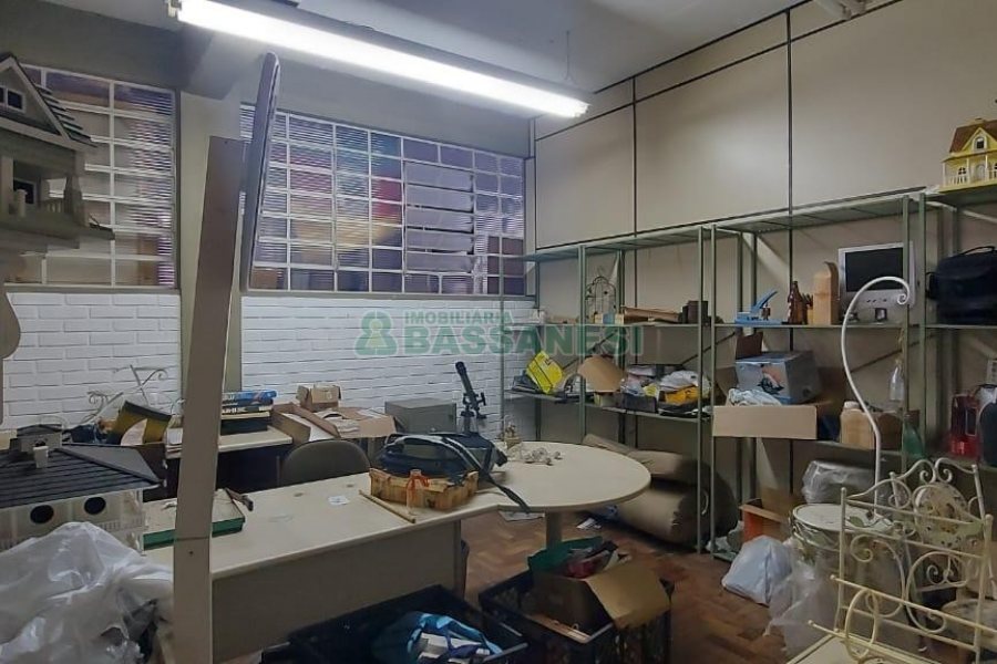 Pavilhão com 450m², no bairro Pio X em Caxias do Sul para Alugar