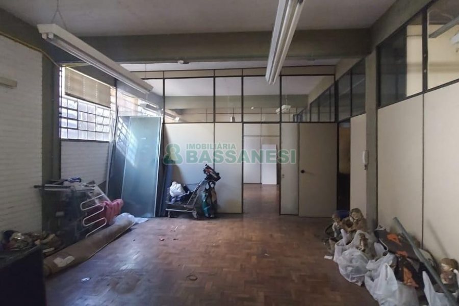 Pavilhão com 450m², no bairro Pio X em Caxias do Sul para Alugar