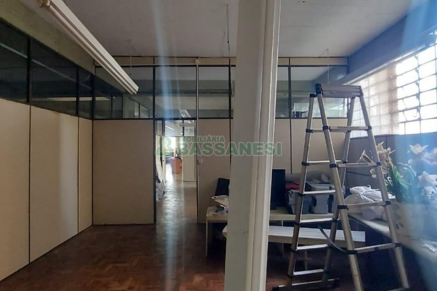 Pavilhão com 450m², no bairro Pio X em Caxias do Sul para Alugar