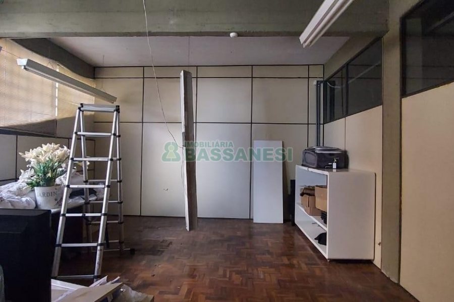 Pavilhão com 450m², no bairro Pio X em Caxias do Sul para Alugar