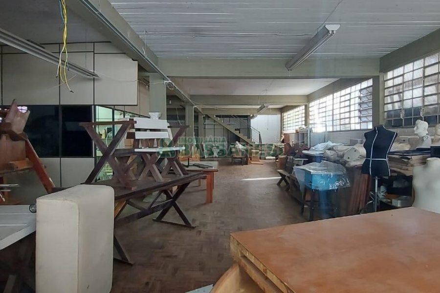 Pavilhão com 450m², no bairro Pio X em Caxias do Sul para Alugar