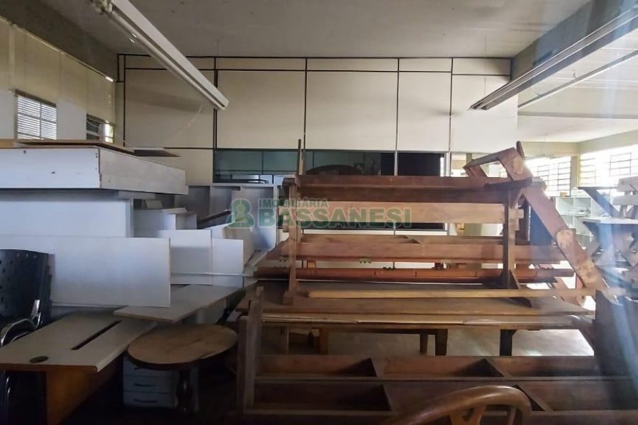 Pavilhão com 450m², no bairro Pio X em Caxias do Sul para Alugar