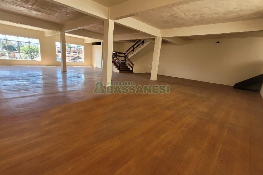 Pavilhão com 262m², 2 vagas, no bairro Planalto em Caxias do Sul para Alugar