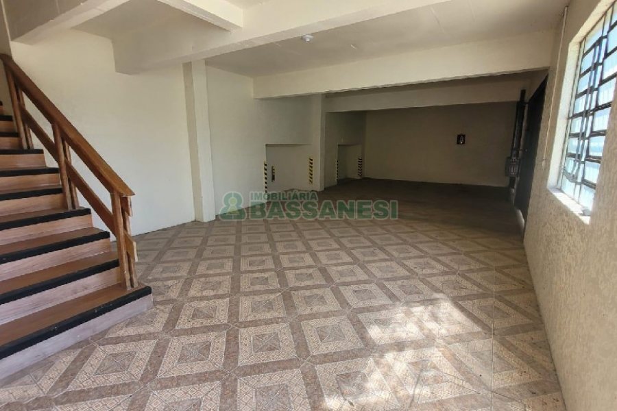 Pavilhão com 262m², 2 vagas, no bairro Planalto em Caxias do Sul para Alugar