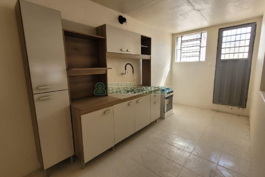 Pavilhão com 262m², 2 vagas, no bairro Planalto em Caxias do Sul para Alugar