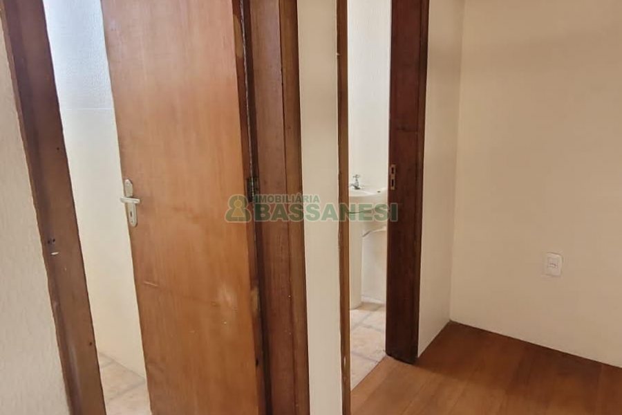 Pavilhão com 262m², 2 vagas, no bairro Planalto em Caxias do Sul para Alugar