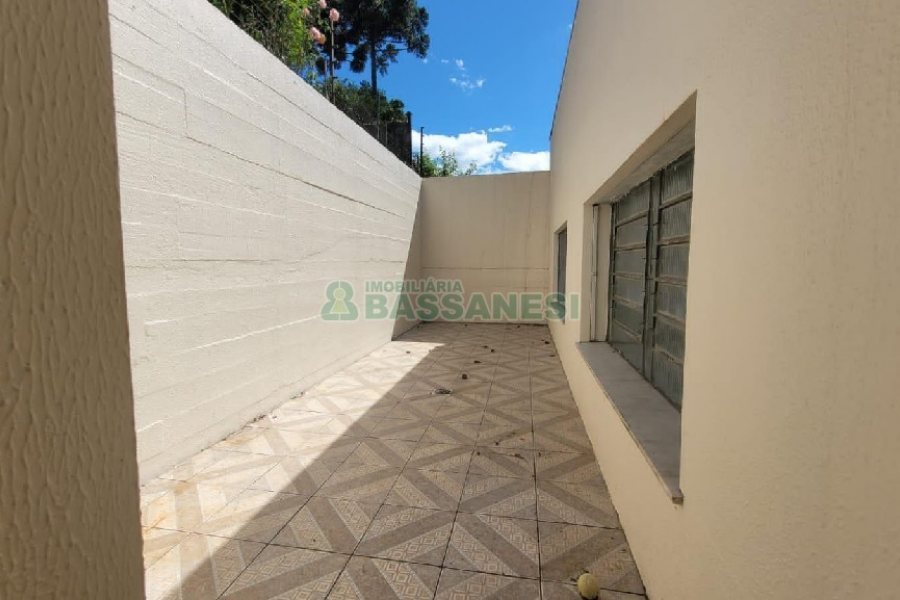 Pavilhão com 262m², 2 vagas, no bairro Planalto em Caxias do Sul para Alugar