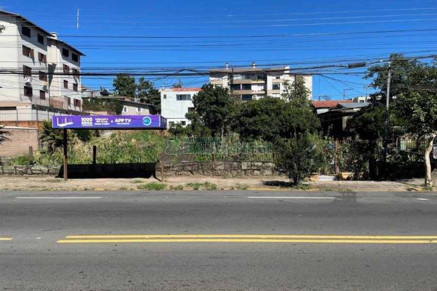 Terreno com 1048m², no bairro Sagrada Família em Caxias do Sul para Comprar