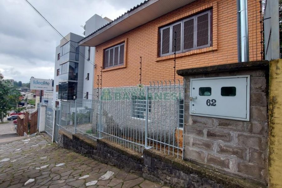 Pavilhão com 401m², no bairro Sagrada Família em Caxias do Sul para Comprar