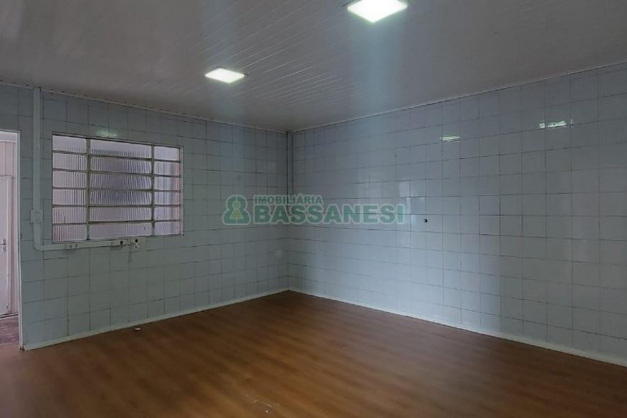 Pavilhão com 401m², no bairro Sagrada Família em Caxias do Sul para Comprar