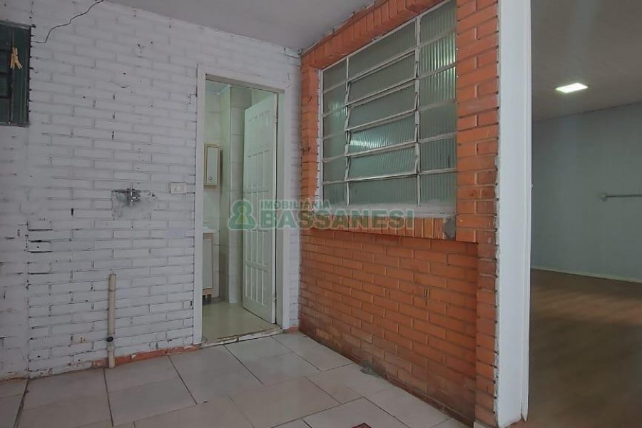 Pavilhão com 401m², no bairro Sagrada Família em Caxias do Sul para Comprar