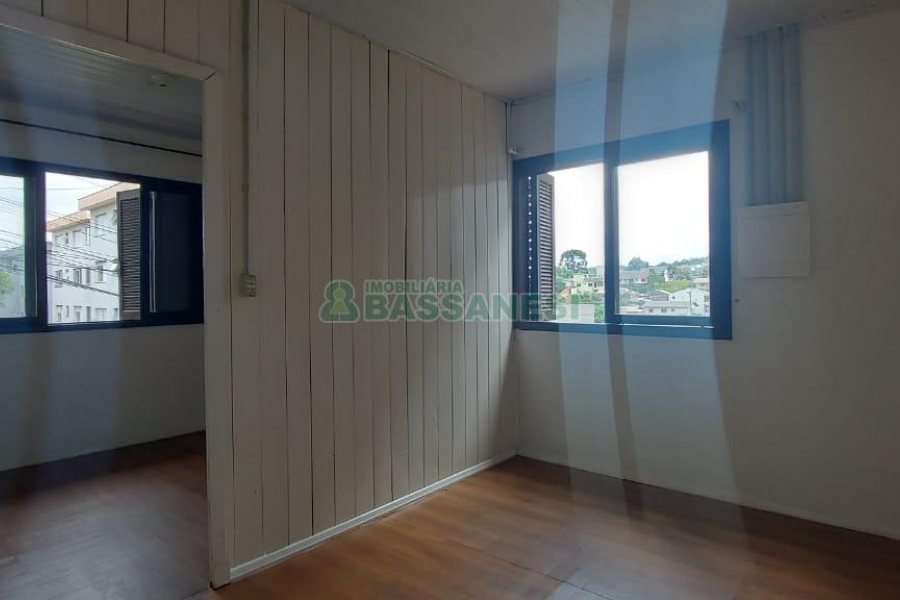 Pavilhão com 401m², no bairro Sagrada Família em Caxias do Sul para Comprar