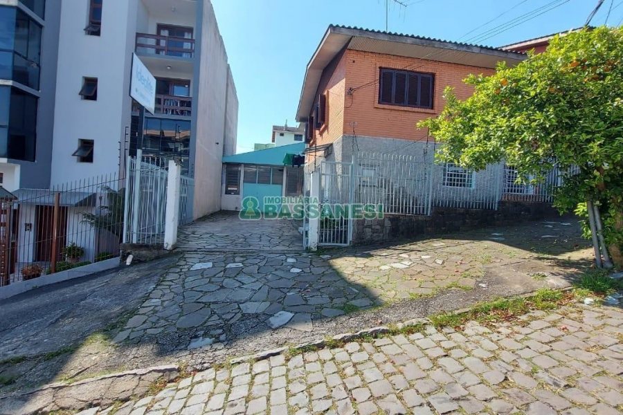 Pavilhão com 401m², no bairro Sagrada Família em Caxias do Sul para Comprar