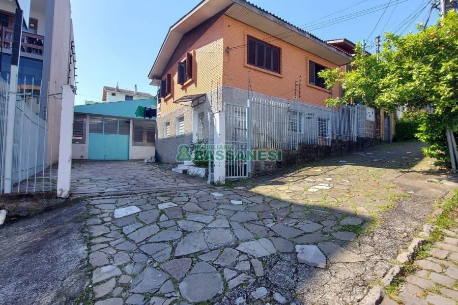 Pavilhão com 401m², no bairro Sagrada Família em Caxias do Sul para Comprar