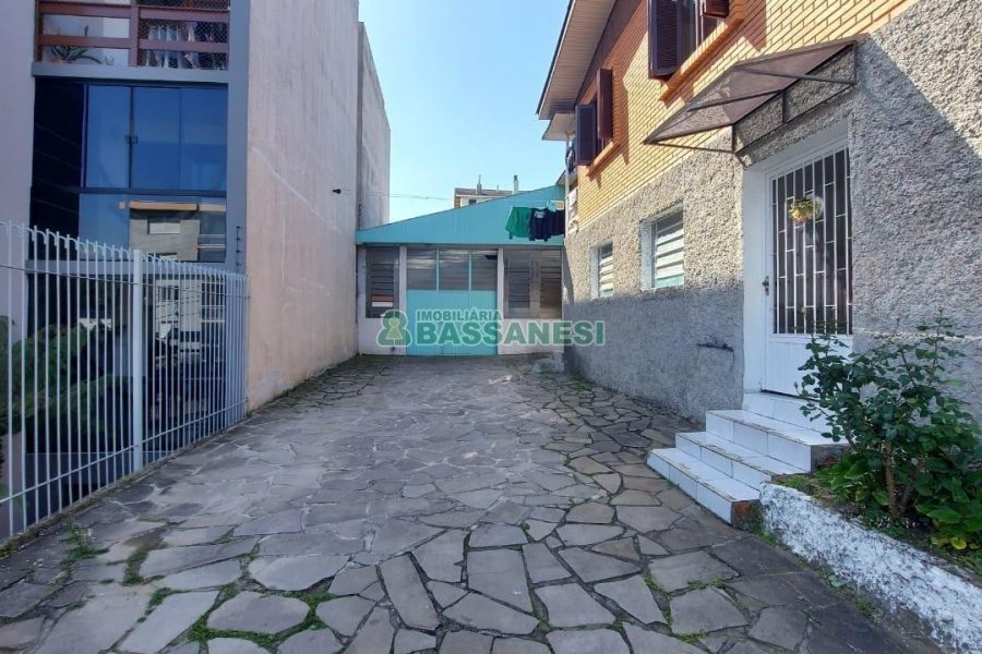 Pavilhão com 401m², no bairro Sagrada Família em Caxias do Sul para Comprar