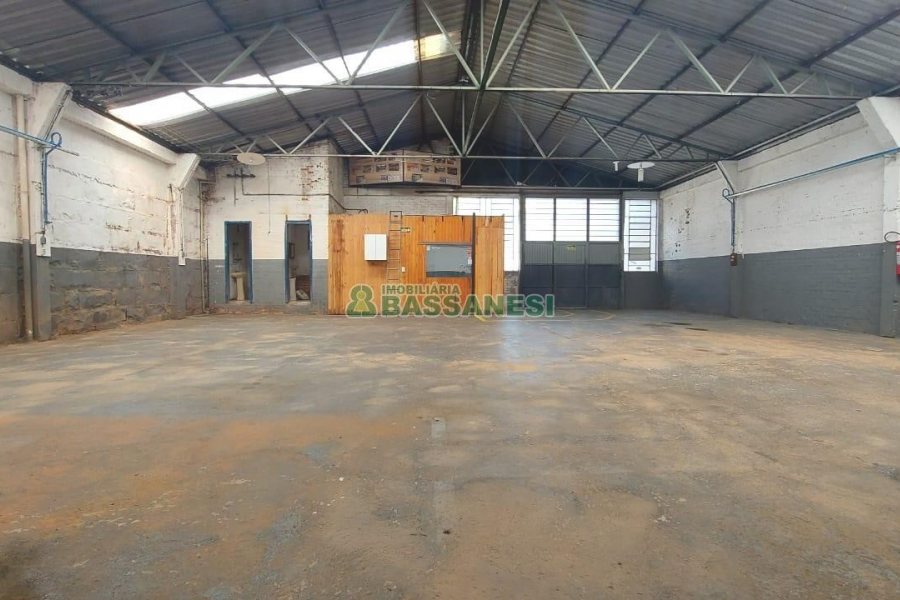 Pavilhão com 401m², no bairro Sagrada Família em Caxias do Sul para Comprar