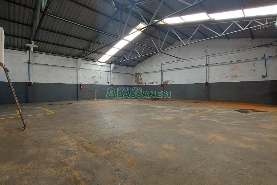 Pavilhão com 401m², no bairro Sagrada Família em Caxias do Sul para Comprar