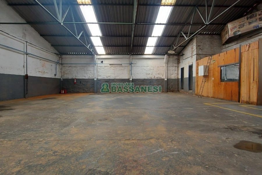 Pavilhão com 401m², no bairro Sagrada Família em Caxias do Sul para Comprar