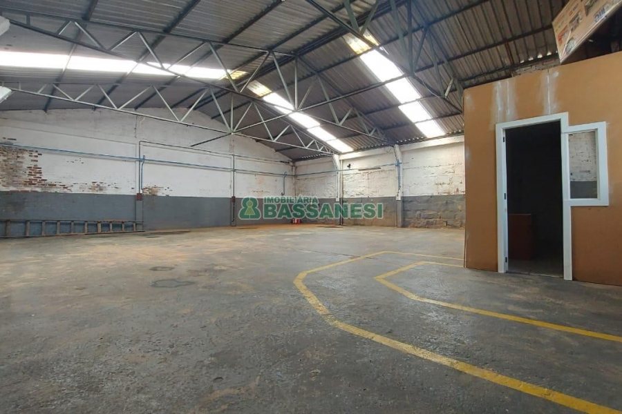 Pavilhão com 401m², no bairro Sagrada Família em Caxias do Sul para Comprar