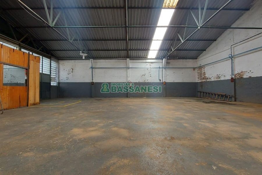 Pavilhão com 401m², no bairro Sagrada Família em Caxias do Sul para Comprar