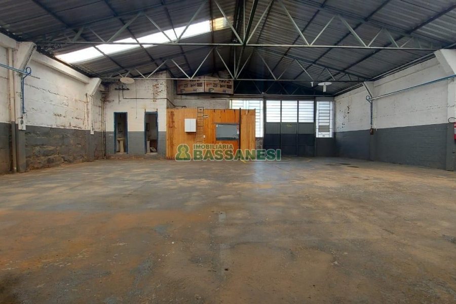 Pavilhão com 401m², no bairro Sagrada Família em Caxias do Sul para Comprar