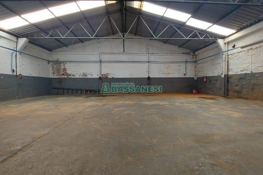 Pavilhão com 401m², no bairro Sagrada Família em Caxias do Sul para Comprar