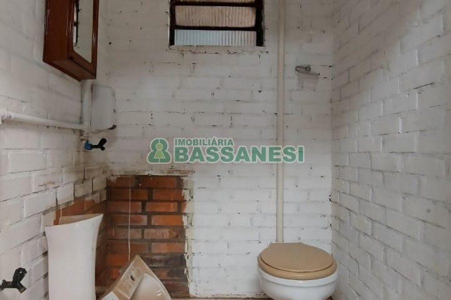 Pavilhão com 401m², no bairro Sagrada Família em Caxias do Sul para Comprar