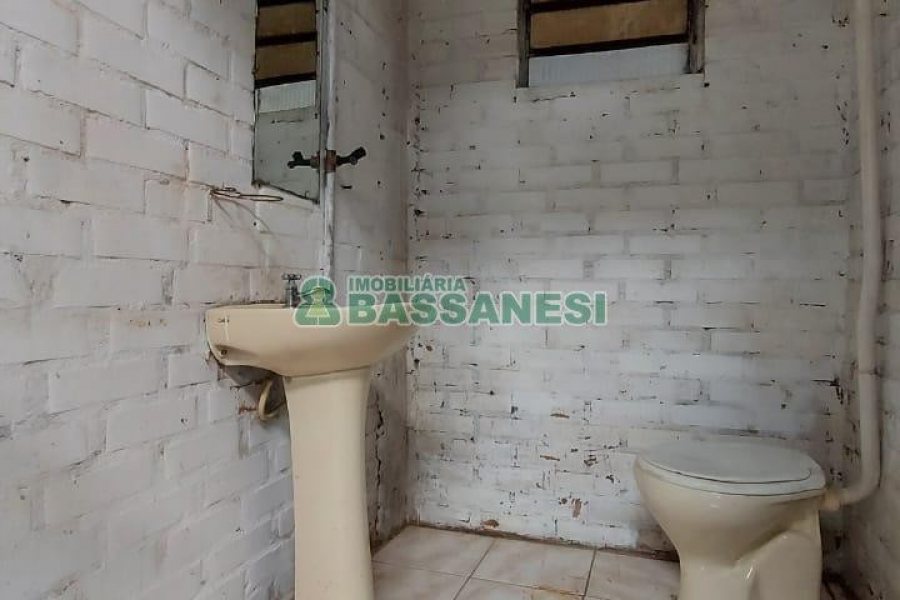 Pavilhão com 401m², no bairro Sagrada Família em Caxias do Sul para Comprar