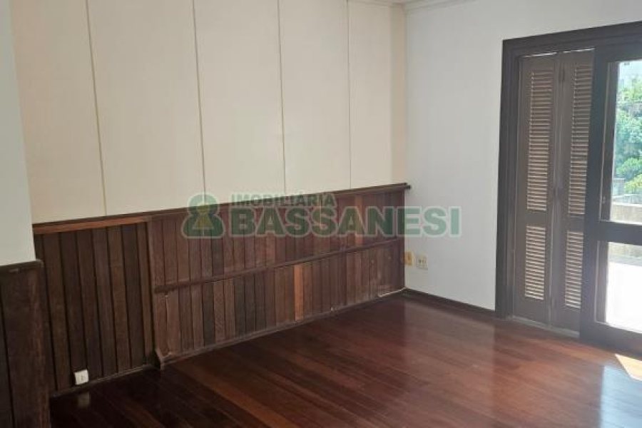 Apto/Cobertura com 285m², 5 dormitórios, 4 vagas, no bairro Panazzolo em Caxias do Sul para Comprar