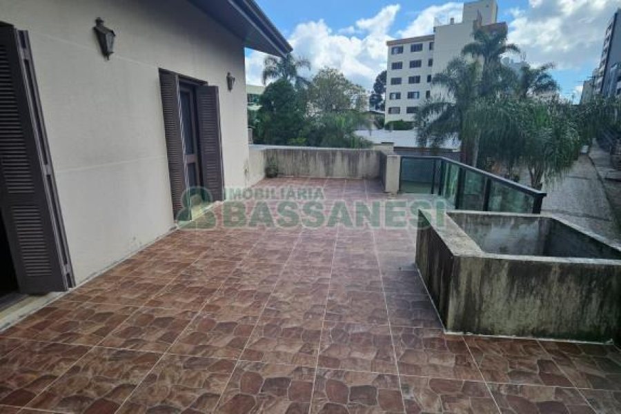 Apto/Cobertura com 285m², 5 dormitórios, 4 vagas, no bairro Panazzolo em Caxias do Sul para Comprar