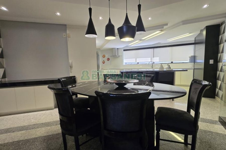 Apartamento com 375m², 3 dormitórios, 4 vagas, no bairro Madureira em Caxias do Sul para Comprar