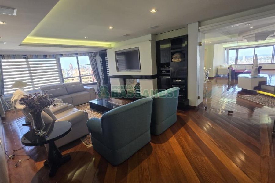 Apartamento com 375m², 3 dormitórios, 4 vagas, no bairro Madureira em Caxias do Sul para Comprar