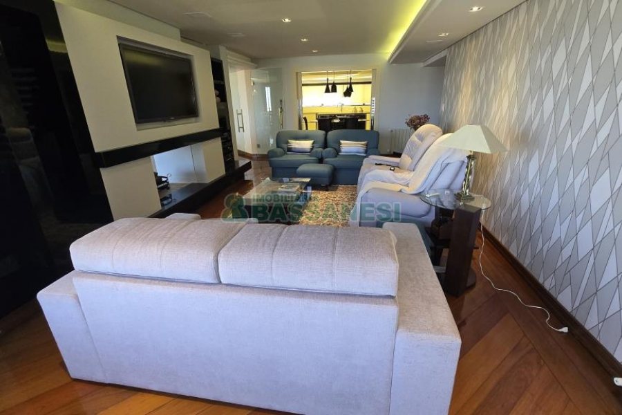 Apartamento com 375m², 3 dormitórios, 4 vagas, no bairro Madureira em Caxias do Sul para Comprar