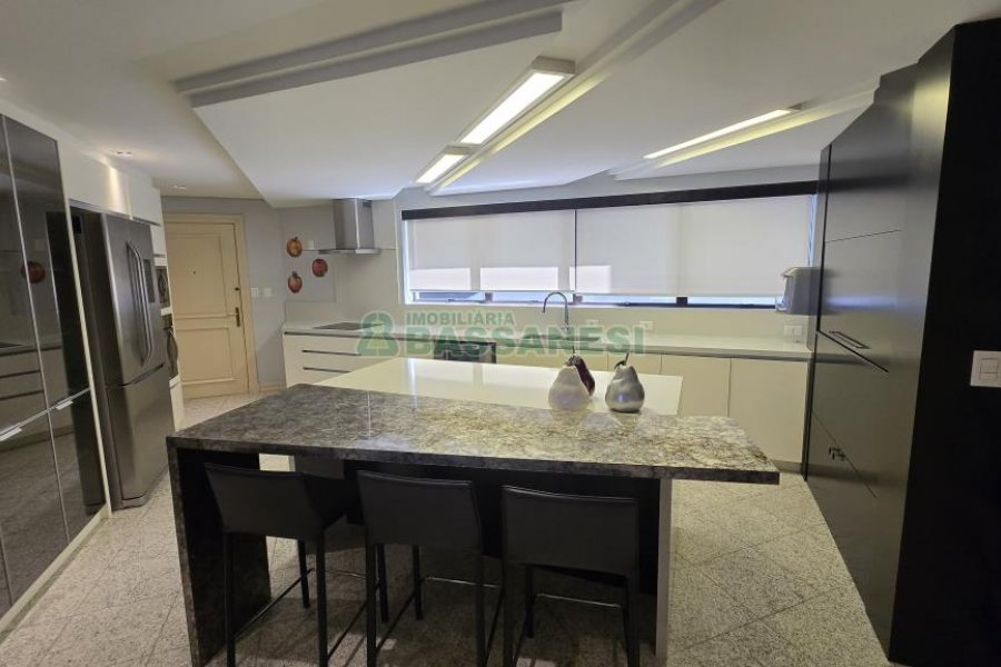 Apartamento com 375m², 3 dormitórios, 4 vagas, no bairro Madureira em Caxias do Sul para Comprar