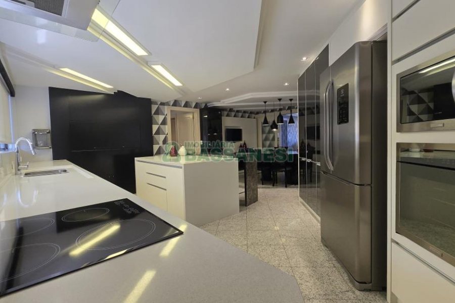 Apartamento com 375m², 3 dormitórios, 4 vagas, no bairro Madureira em Caxias do Sul para Comprar