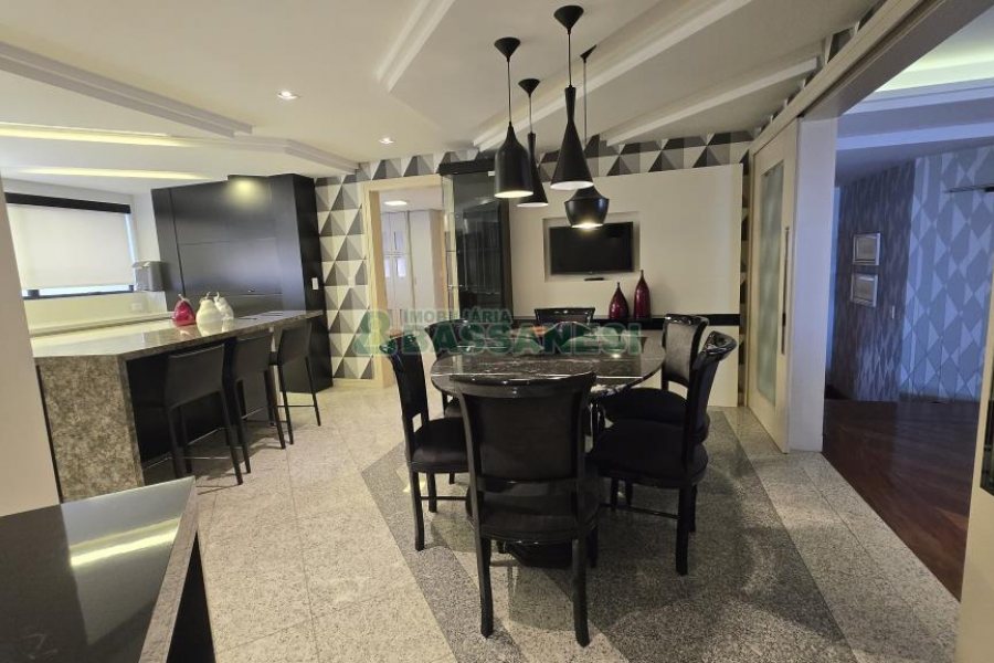 Apartamento com 375m², 3 dormitórios, 4 vagas, no bairro Madureira em Caxias do Sul para Comprar