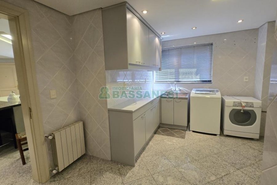 Apartamento com 375m², 3 dormitórios, 4 vagas, no bairro Madureira em Caxias do Sul para Comprar