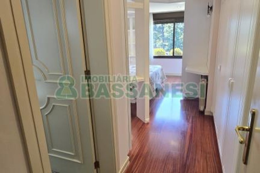 Apartamento com 375m², 3 dormitórios, 4 vagas, no bairro Madureira em Caxias do Sul para Comprar