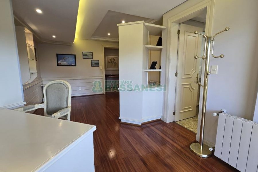 Apartamento com 375m², 3 dormitórios, 4 vagas, no bairro Madureira em Caxias do Sul para Comprar